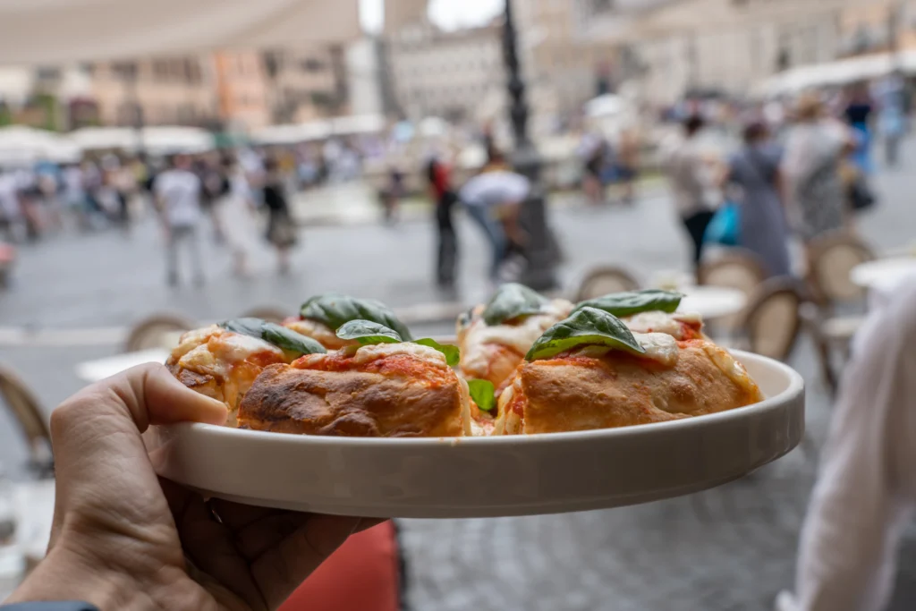 Pizza al Tegamino Margherita con vista